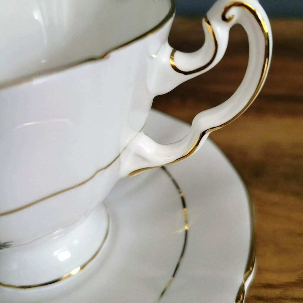Vintage Royal Adderley Arms of Canada Teacup & Saucer Gold Trim Canadian Crest - Picture 5 of 9